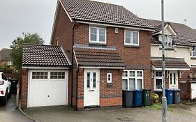 Quiet 3 Bed Semi With Off Street Parking